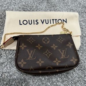Louis Vuitton mini pochette